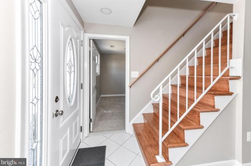 3209 Berkley Ln, Woodbridge, VA 22193-1305