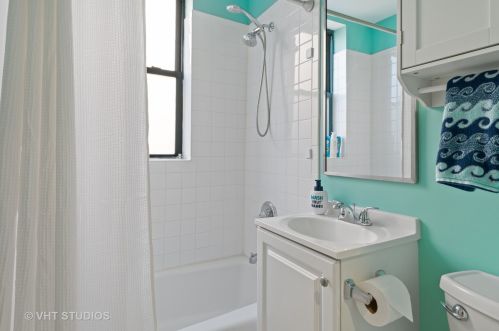 3130 Carmen Ave, Chicago IL  60625-4218 exterior
