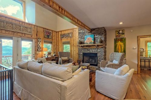 191 Rue Ln, Clayton, GA 30525-5335