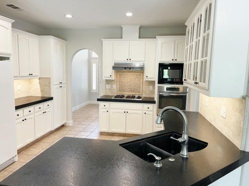 1935 Tienda Dr, Lodi, CA 95242-3996