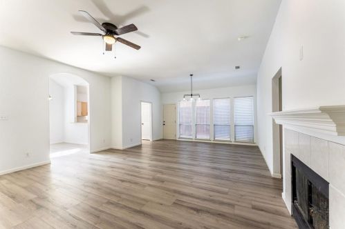 7642 Chadwick Ct, Dallas TX 75248-1600 exterior