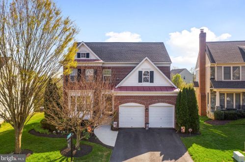 8856 Yellow Hammer Dr, Gainesville, VA 20155-5851