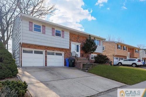 27 Fanning St, Perth Amboy, NJ 08863-1216