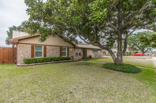 4906 Plum St, Pearland, TX 77581-3840