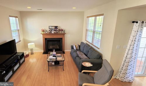 27 Scarlet Oak Dr, Princeton NJ  08540-4610 exterior