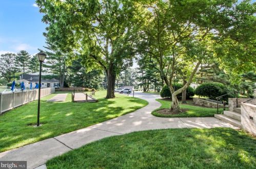 38 Valleybrook Dr, Lancaster PA  17601-4617 exterior