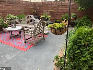 413 Belgrade St, Philadelphia PA 19125-2622 exterior