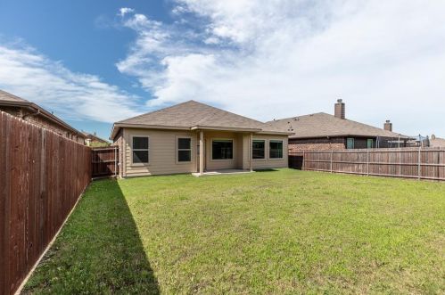 1824 Kachina Lodge Rd, Fort Worth TX  76131-2403 exterior