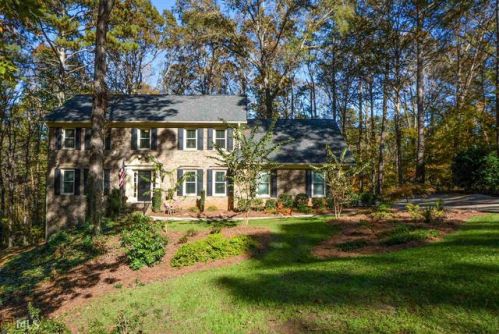 1428 Hollow Tree Ct, Lilburn, GA 30047-2403