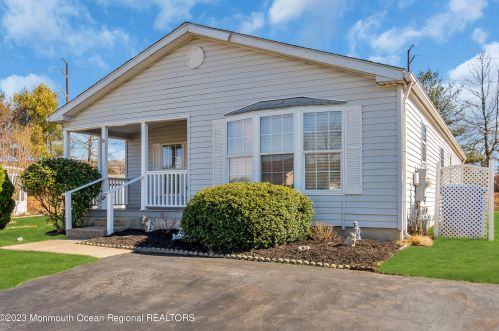 16 Fort Lee Dr, Cedar Bonnet Island, NJ 08050-6012