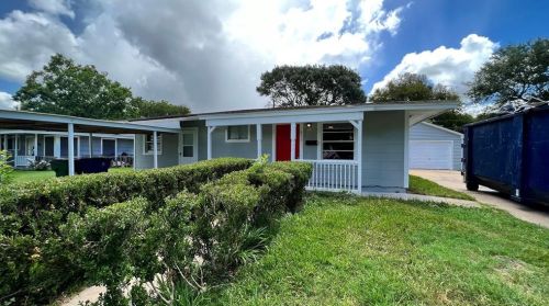 816 Higgins St, Angleton TX  77515-4521 exterior