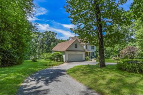 121 Falls Landing Rd, Deep River, CT 06417-1697