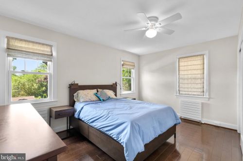 800 Easley St, Silver Spring MD 20910-4587 exterior