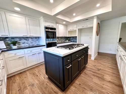 16685 Bonanza Dr, Riverside CA  92504-5706 exterior