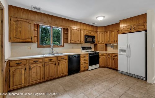 232 Cold Indian Spg Rd, Tinton Falls NJ 07712-3224 exterior