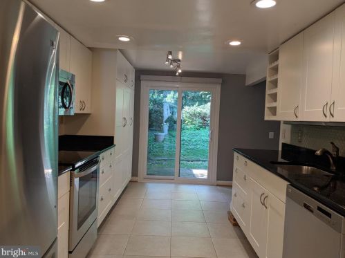 2201 Wheelwright Ct, Herndon, VA 20191-2312