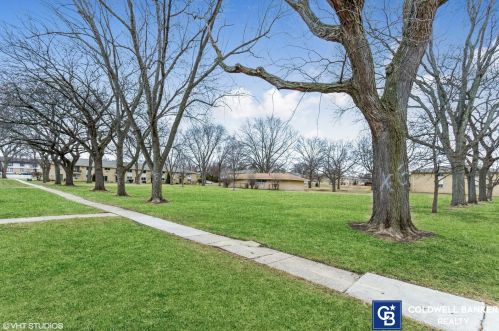 5730 Concord Ln, Willowbrook IL  60514-1677 exterior