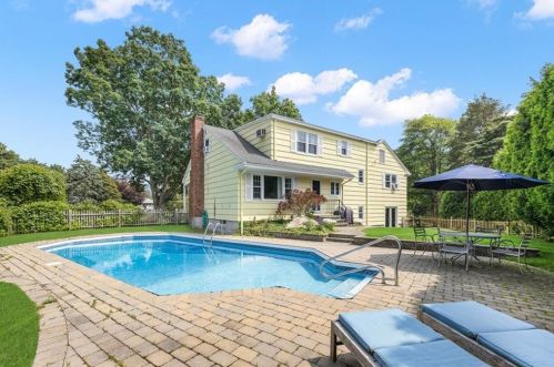 21 Glen Way, Westerly, RI 02891-5603