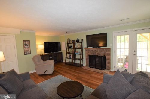 6100 Heron Pond Ct, Springfield VA  22015-3738 exterior