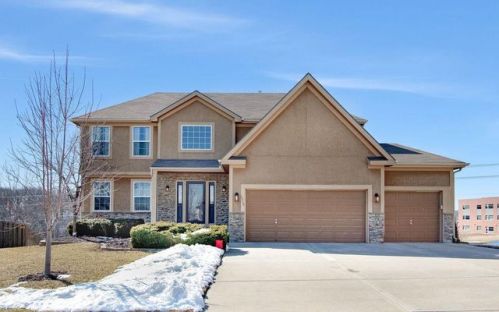 1312 Stone Ln, Leavenworth, KS 66043-6259