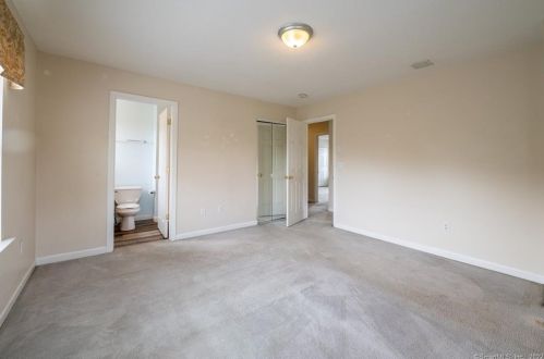 14 Greenview Ter, Middletown CT  06457-8738 exterior