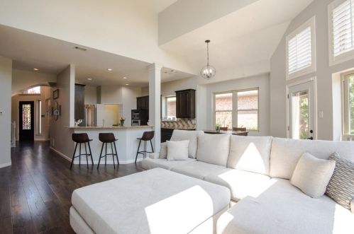 210 Wellington Rd, Irving TX 75063-7201 exterior