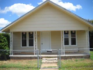 301 Wyoming St, Walters, OK 73572-2436
