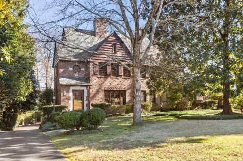 5 Brookhaven Dr, Atlanta GA  30319-1143 exterior
