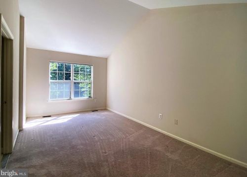 8 Burr Dr, Princeton NJ  08540-1950 exterior
