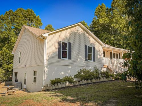 261 Ridge Ln, Lula, GA 30554-3656