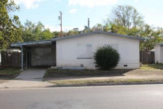 1942 Ashlan Ave, Fresno, CA 93705-1812