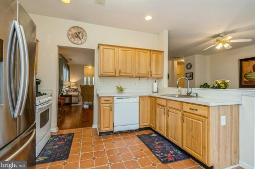 39 Mockingbird Dr, Trenton NJ  08690-3565 exterior