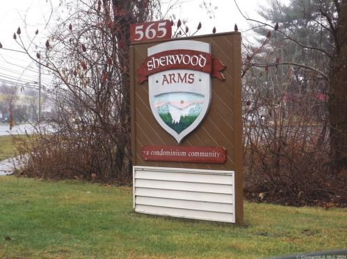 565 Talcottville Rd, Vernon CT  06066-2352 exterior