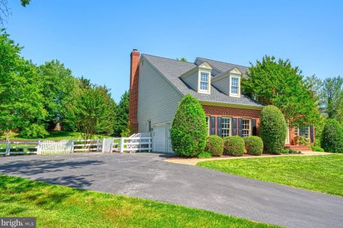 11104 Tommye Ln, Herndon, VA 20194-1439