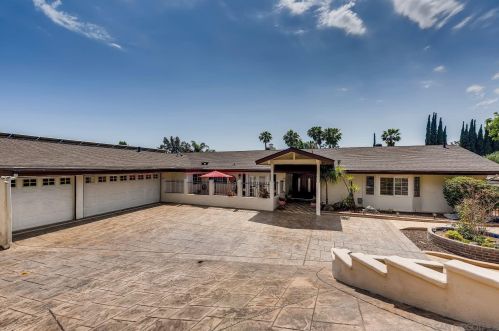 1548 Shadow Knolls Dr, El Cajon, CA 92020-8439