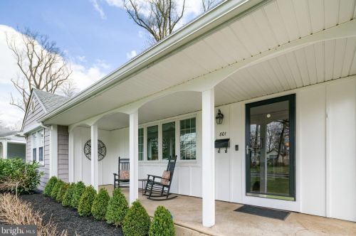 801 Edge Park Dr, Tavistock, NJ 08033-1021
