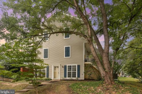 2876 Burgundy Pl, Woodbridge, VA 22192-1917