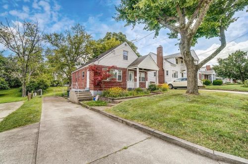 186 Crest Dr, Cincinnati, OH 45215-3755