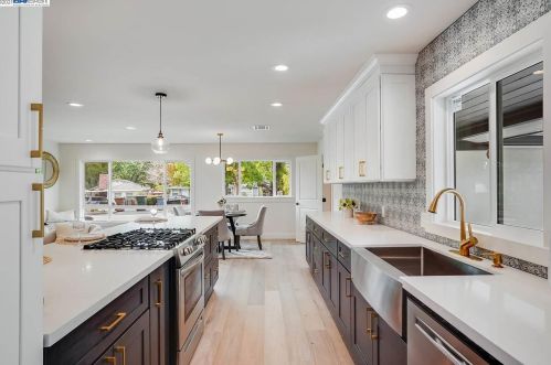 1867 Pleasant Hill Rd, Concord CA  94523-4040 exterior