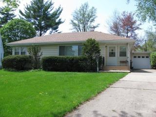 1027 Grandview Ave, Romeoville, IL 60441-3646
