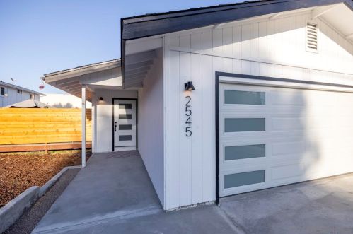 2545 Buena Vista Ave, Lemon Grove, CA 91945-3215