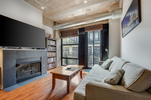 1111 14th Pl, Chicago, IL 60608-2795