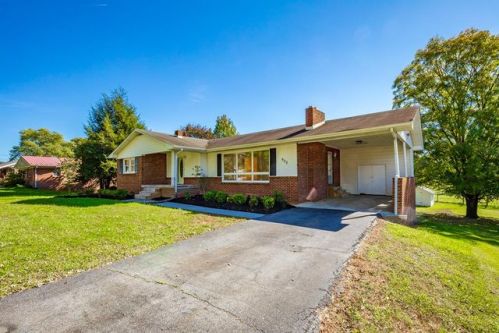 902 Lee Hwy, Thomas Bridge, VA 24354-6164