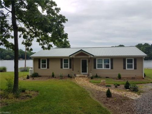 136 Dawn Ln, Bells Cross Roads, NC 28166-7635