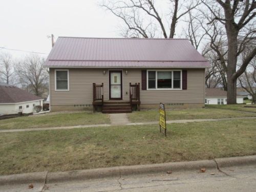 323 Washington St, Monticello IA  52310-1713 exterior