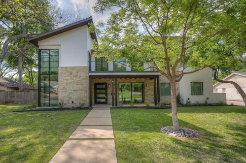 2924 Harlanwood Dr, Fort Worth TX  76109-1601 exterior