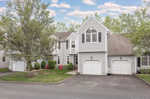 102 Morningside Ct, Huntington CT  06484-4349 exterior