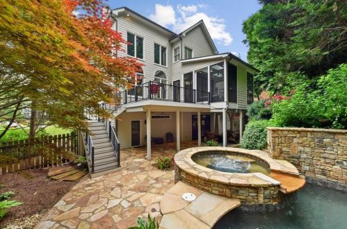 800 Lake Summit Dr, Atlanta GA  30342-1975 exterior