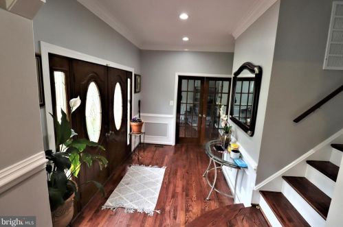 8005 Lake Pleasant Dr, Springfield VA  22153-3005 exterior