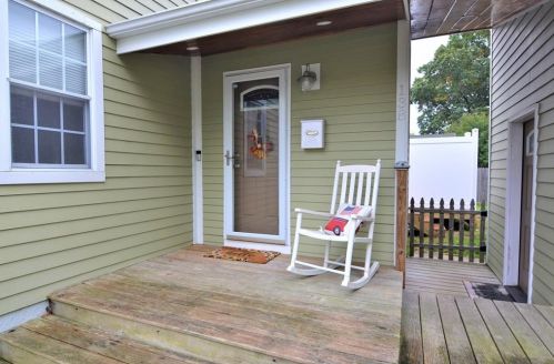 138 Brendard Ave, Warwick, RI 02889-3051